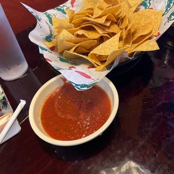Dos Amigos - Complimentary chips and salsa - Mexican Near Me - Cincinnati, Ohio