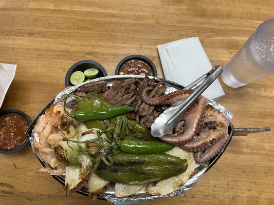 Mariscos Sinaloa by null