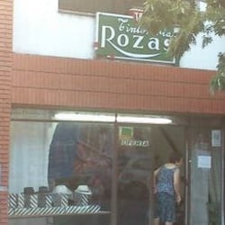 Tintorería Rozas - Frente Tintorería Rozas (la señora justo estaba en la puerta)