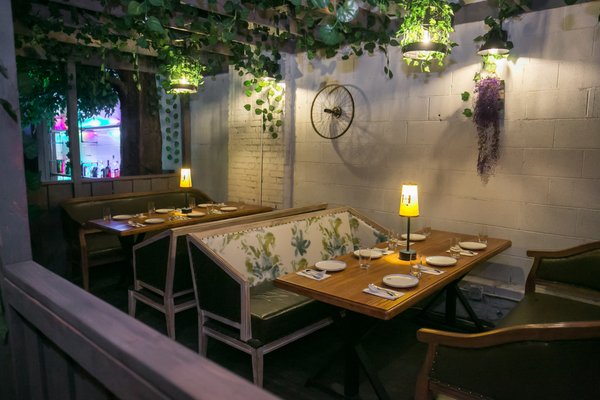 Theme House restaurant & karaoke by null