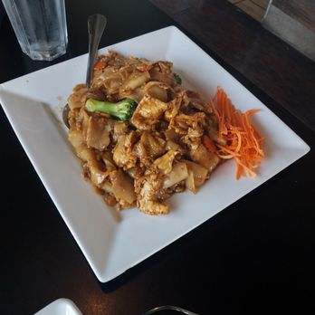 All Rice Thai Hut - Pad see ew - Thai Near Me - Everett, Washington