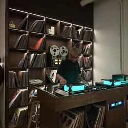 SEVEN:45 - Vinyl area with owner, Diera