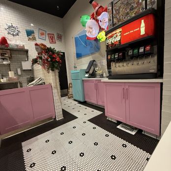 Pinchy & Pals - interior - Seafood Near Me - Tustin, California Pinchy & Pals - interior - Seafood Near Me - Tustin, California