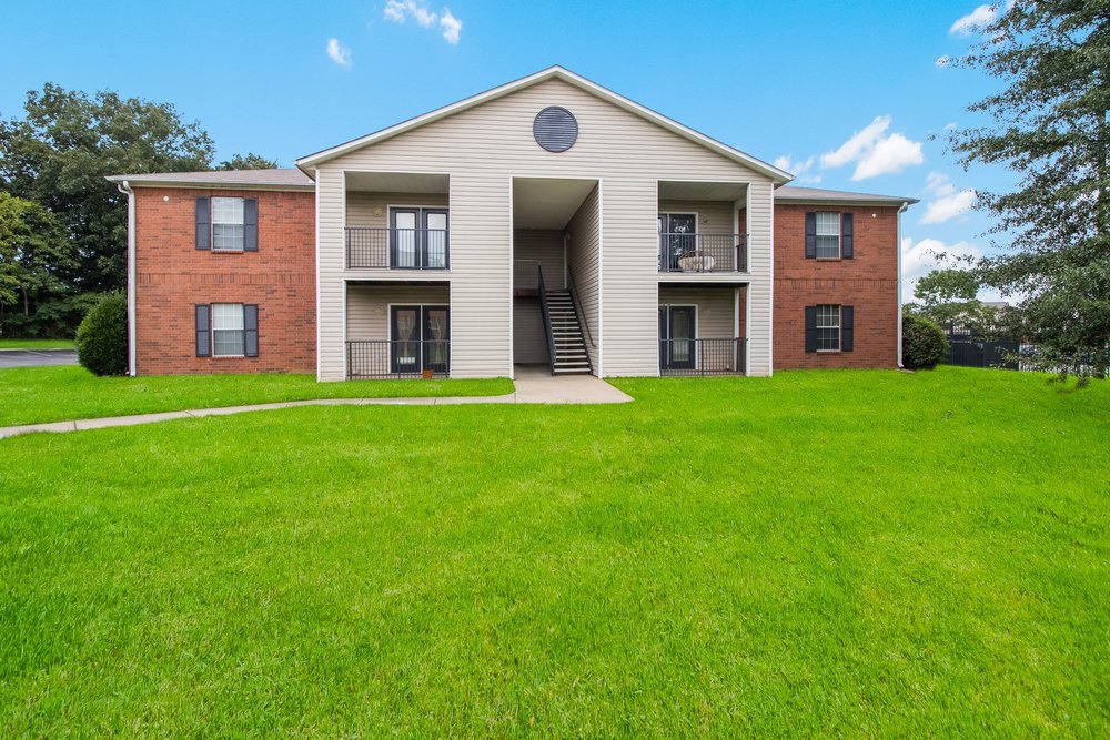 THE FLATS AT LANCASTER Updated October 2024 37 Photos 375 S