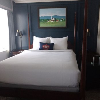 Dunhill Hotel - Queen Bed - Hotels Near Me - Charlotte, North Carolina Dunhill Hotel - Queen Bed - Hotels Near Me - Charlotte, North Carolina