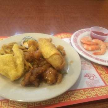 New China - Plate 2. Veg.lo mein, crab Rangoon, sesame chicken, chicken& broccoli, egg roll. Side dish of peel and eat shrimp with cocktail sauce - Chinese Near Me - Batesville, Mississippi