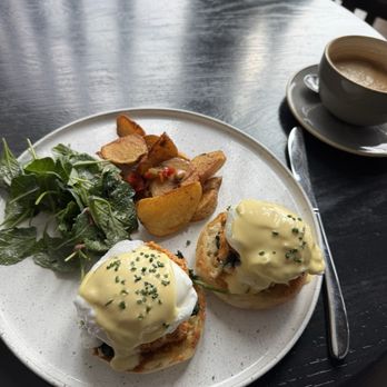 Quail + Crane - Eggs Benedict with Thai Dungeness Crab Cakes - Breakfast & Brunch Near Me - San Francisco, California Quail + Crane - Eggs Benedict with Thai Dungeness Crab Cakes - Breakfast & Brunch Near Me - San Francisco, California