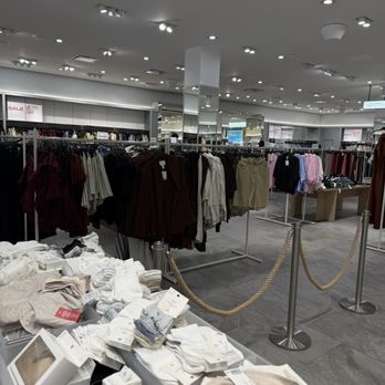 H&M - Women's Clothing Near Me - Costa Mesa, California H&M - Women's Clothing Near Me - Costa Mesa, California