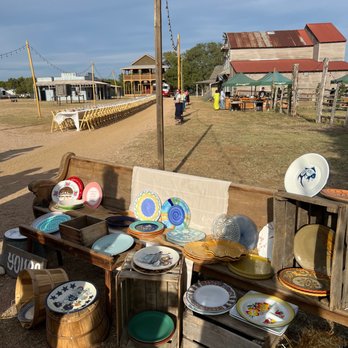 Outstanding In The Field - The plates + setup - Party & Event Planning Near Me Outstanding In The Field - The plates + setup - Party & Event Planning Near Me