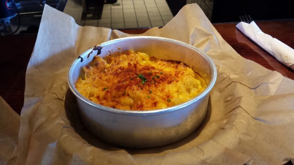 Blatt Beer & Table by null