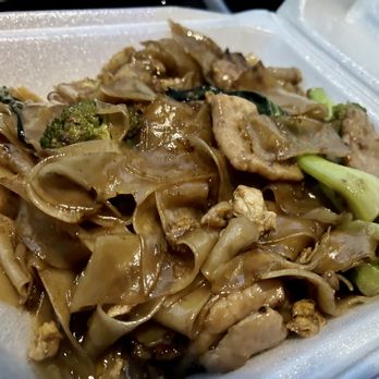 Thai Flavor - Pad See Ew - Thai Near Me - Aurora, Colorado