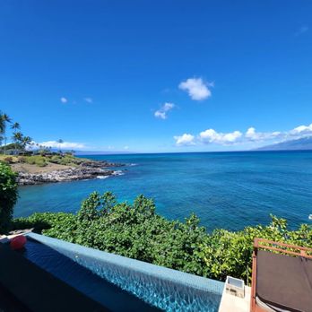 Blue Moon Massage Hale - Outside view - Reflexology Near Me - Lahaina, Hawaii