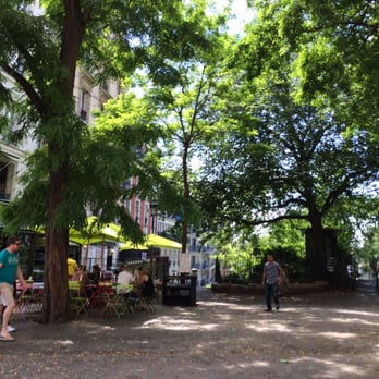 Botak Café - Bistros Near Me - Paris, 75