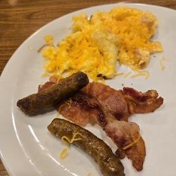 Scrambled eggs with cheese, bacon and sausage Scrambled eggs with cheese, bacon and sausage