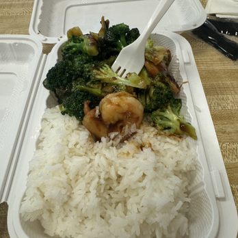 Yummy Yummy Chinese Restaurant - Shrimp and Broccoli and White Rice (no carrots) - Chinese Near Me - Maspeth, New York Yummy Yummy Chinese Restaurant - Shrimp and Broccoli and White Rice (no carrots) - Chinese Near Me - Maspeth, New York