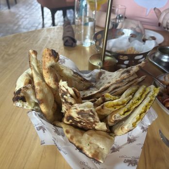 Mantra by Indian Garden - Assorted Bread Basket - Indian Near Me - Schiller Park, Illinois Mantra by Indian Garden - Assorted Bread Basket - Indian Near Me - Schiller Park, Illinois