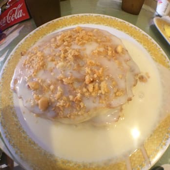808 Grindz Cafe - Macadamia nut pancakes - Cafes Near Me - Lahaina, Hawaii