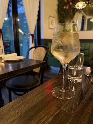 Bar Louise by null