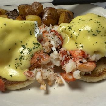 Becky's Diner - American Near Me - Portland, Maine