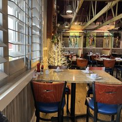 Joe Fish Seafood Restaurant and Bar - Decor