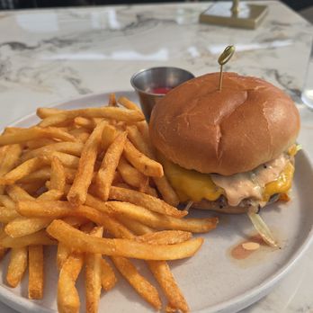 The Ellwood - Burger - Breakfast & Brunch Near Me - Goleta, California The Ellwood - Burger - Breakfast & Brunch Near Me - Goleta, California