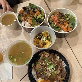 Tea & Brown - Salmon Poke Sukiyaki Beef Rice Bowl Miso Soup (16oz) - Bubble Tea Near Me - Cedar City, Utah Tea & Brown - Salmon Poke Sukiyaki Beef Rice Bowl Miso Soup (16oz) - Bubble Tea Near Me - Cedar City, Utah