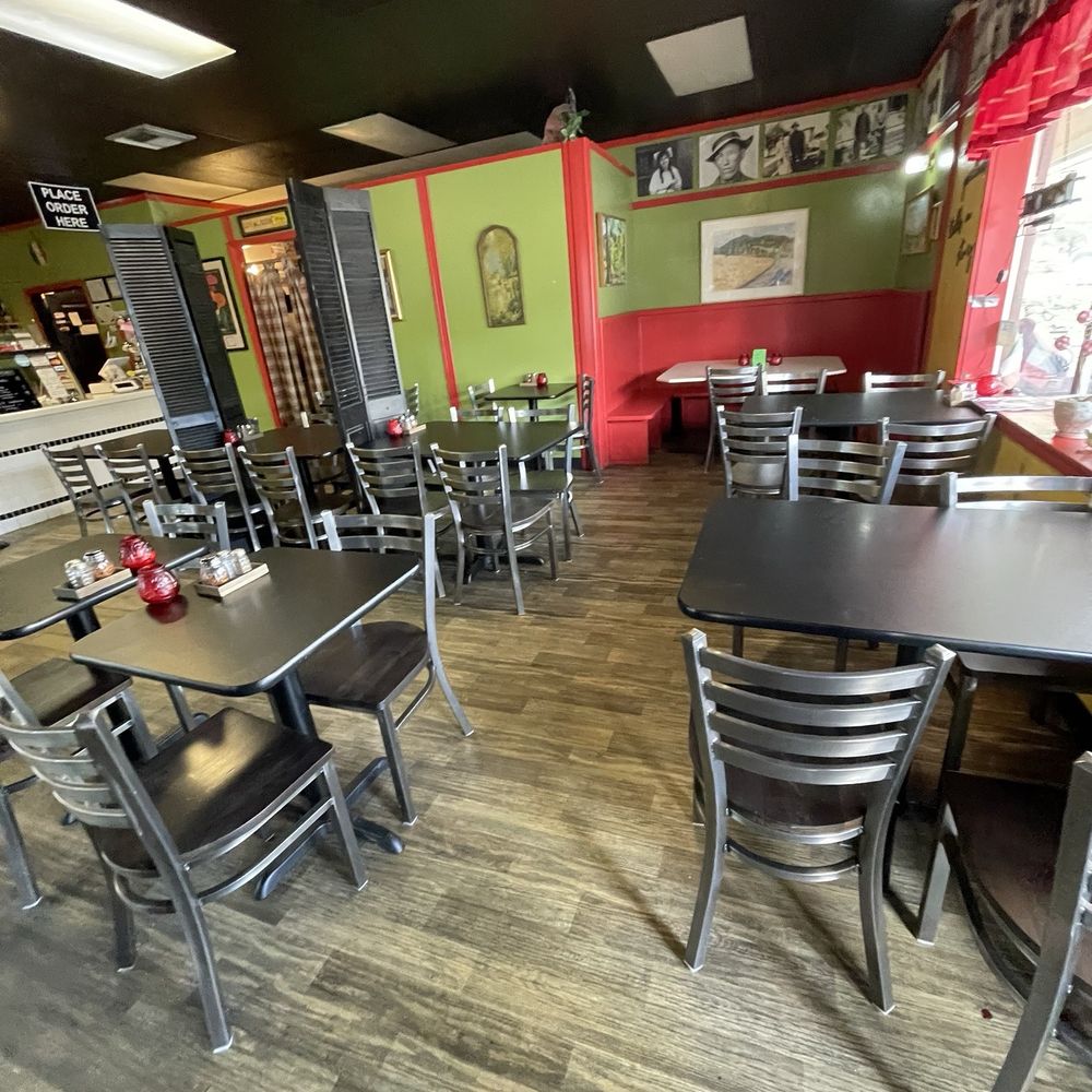 Paisano's Italian Kitchen - Inside - Italian Near Me - Rogue River, Oregon Paisano's Italian Kitchen - Inside - Italian Near Me - Rogue River, Oregon