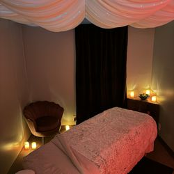 Crystal Lotus Massage & Wellness - Massage therapy room