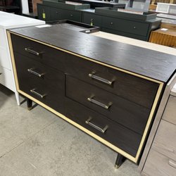 Crate & Barrel Outlet