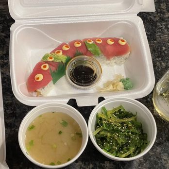 Sushi Yoru - Tuna dragon roll, seaweed salad and free miso soup - Sushi Bars Near Me - Lake Zurich, Illinois Sushi Yoru - Tuna dragon roll, seaweed salad and free miso soup - Sushi Bars Near Me - Lake Zurich, Illinois