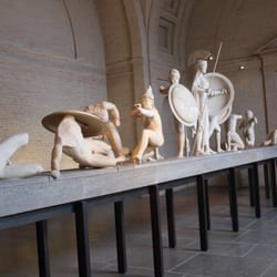Glyptothek - Die Giebelskulpturen des Tempels von Ägina