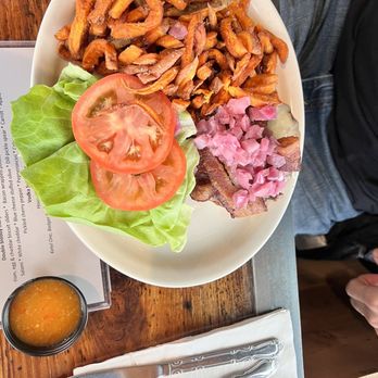 Train Wreck Bar - Elk burger & sweet potato fries - Sports Bars Near Me - Burlington, Washington
