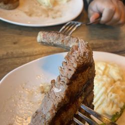 Mo's River Road Grill - New York Steak "medium rare"