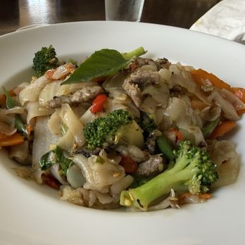Naree Thai Restaurant - Pad Kee Mao - Thai Near Me - Long Beach, California Naree Thai Restaurant - Pad Kee Mao - Thai Near Me - Long Beach, California