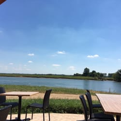 Camping Nationale 6 - Terrasse ombragée (enfin pas ce coin) en bord de Saône