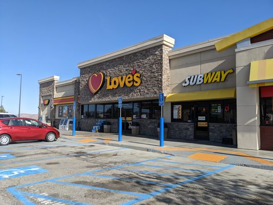 Love's Travel Stop, 2000 E Tehachapi Blvd, Tehachapi, CA 93561, US