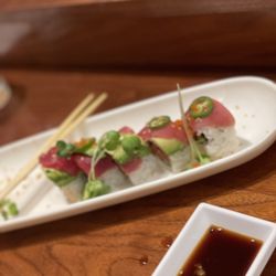 Kabuki Japanese Restaurant - Sushi roll