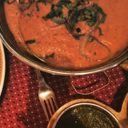 Jewel of India Restaurant - 4. Lam Kolhapuri
Lam tilberedt med stekt rød chili i saus med kokosmelk