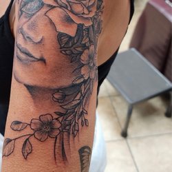 Ron & Dave's Tattooing - Portrait