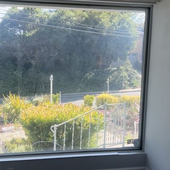 True Glass - Massive crack - Windows Installation Near Me True Glass - Massive crack - Windows Installation Near Me