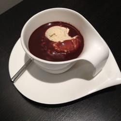Chocolatier Pierre Chauvet - Chocolat chaud à l'ancienne avec une boule de glace vanille