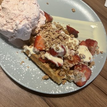 Demetres - Desserts Near Me - Toronto, Ontario