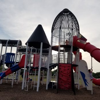Village Green Park - Parks Near Me - Glen Ellyn, Illinois Village Green Park - Parks Near Me - Glen Ellyn, Illinois