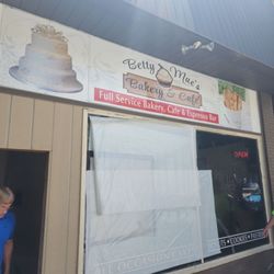 Betty Mae's Bakery - Outside the shop
