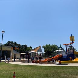 Splash pad! Splash pad!