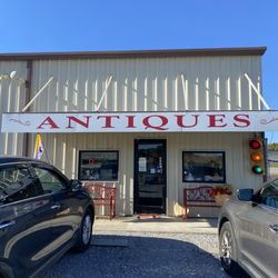 Hwy 411 South Antiques - Front entrance