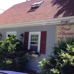 Shear Illusions - In a cute little Cape cottage right along WesT Falmouth Highway, a quick trot from the Market'