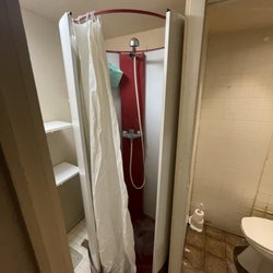 Irish Times Pub - Shower
