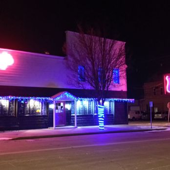 Woody's Steak House - Building exterior at night. - Steakhouses Near Me - Ottawa, Illinois Woody's Steak House - Building exterior at night. - Steakhouses Near Me - Ottawa, Illinois