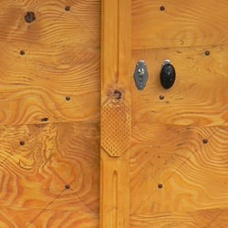 HB Menuisier - Porte neuve, refaite sur le modèle d'une ancienne, serrure 3 point intégrée ...